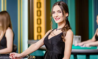 Minh họa hệ thống bảo mật và đội ngũ hỗ trợ khách hàng 24/7 của KU77, đảm bảo an toàn cho người chơi nổ hũ